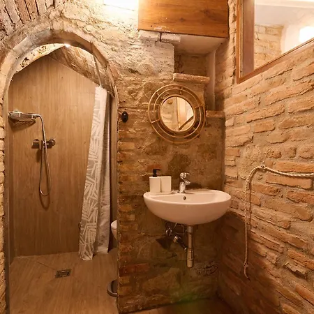 - Vault Retreat Apartment *